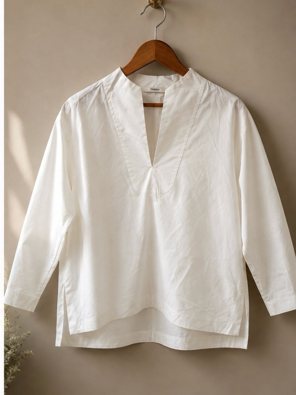 Oroben White Split V-Neck Long Sleeve Tunic
